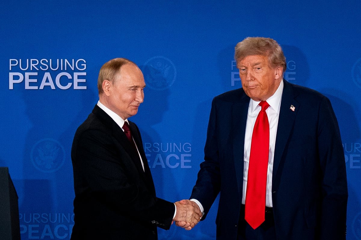 White House Plays Down Prospects for Quick Putin-Trump Meeting