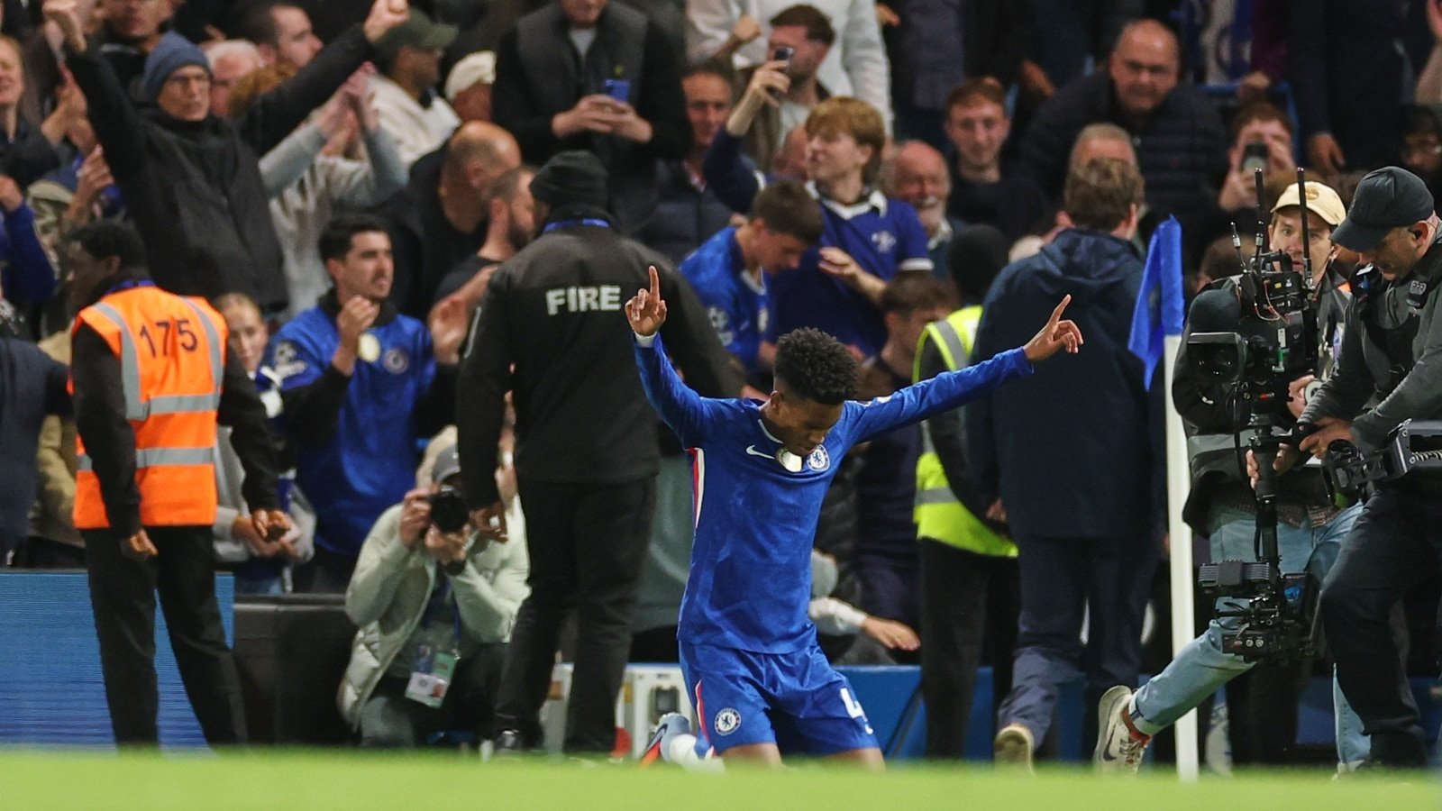 Chelsea beat Liverpool 2-1 in fast and furious Premier League clash | Football News
