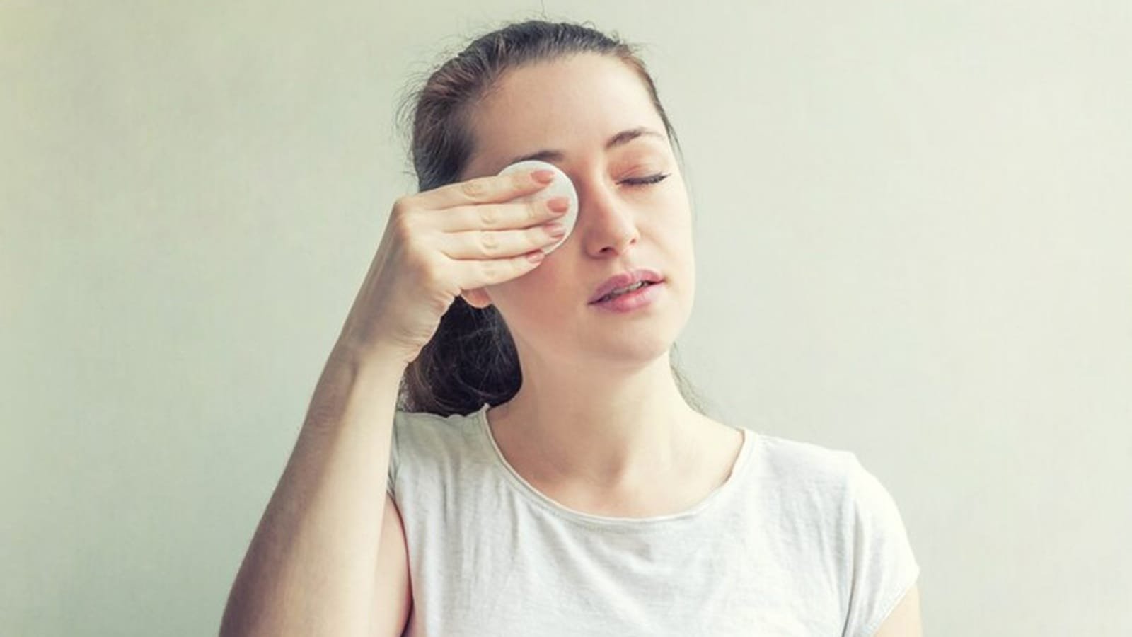 Not cleaning makeup properly could cause a lump in your eyes | Health News