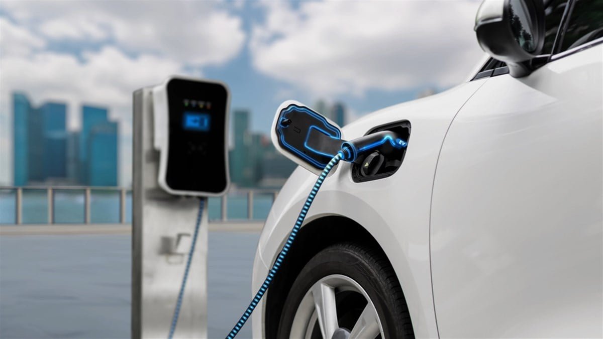 Ford, GM Stocks Rise as Automakers Dodge EV Tax Cut