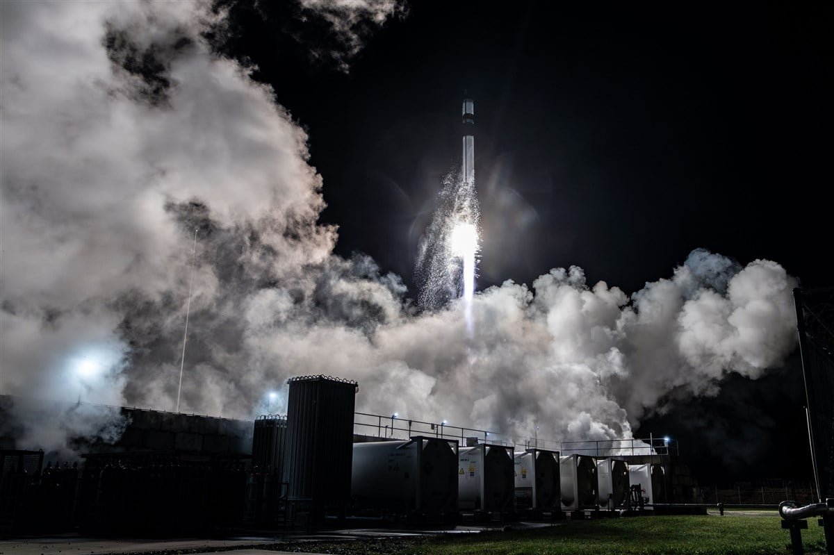 RKLB Stock Gains Wall Street Praise, JAXA Deal Boosts Momentum