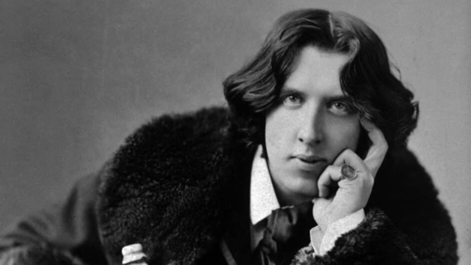 Oscar Wilde gets his library card back, 125 years after his death | World News