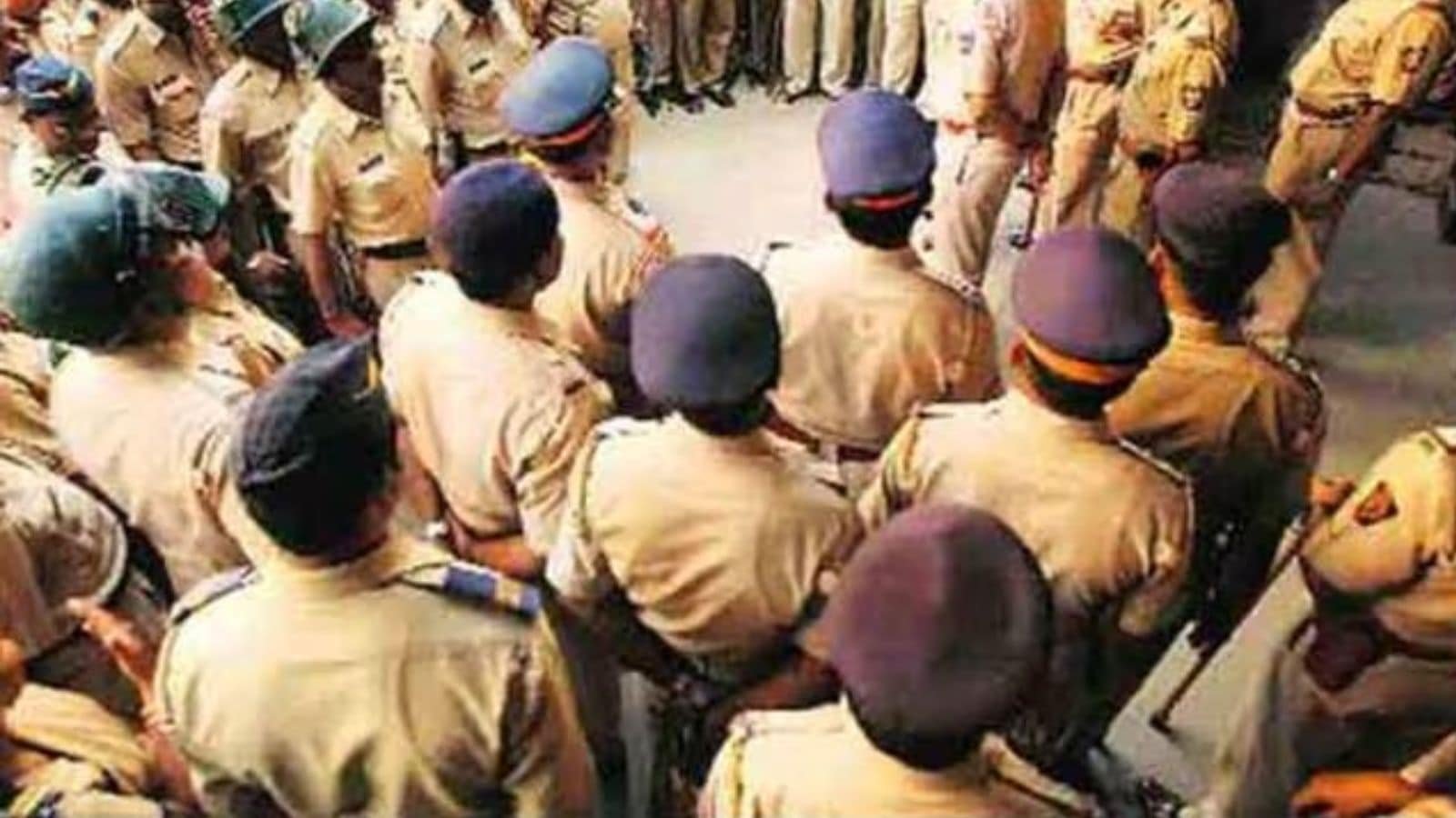 Jharkhand: Jail warden arrested for attempting to molest minor | India News