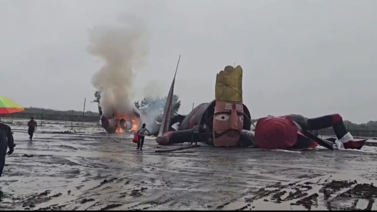 Rain brings down Raavan effigy in Gandhidham, organisers save the day – by setting it on fire in prone position | Ahmedabad News
