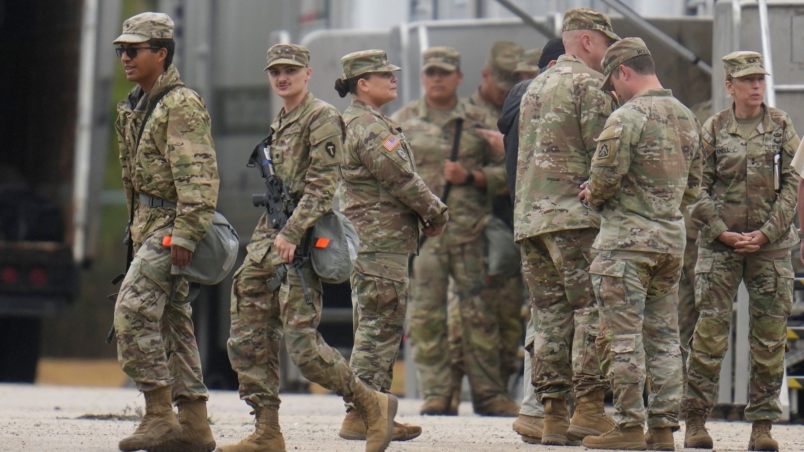 Texas National Guard troops now protecting federal property in Chicago area, official says | World News