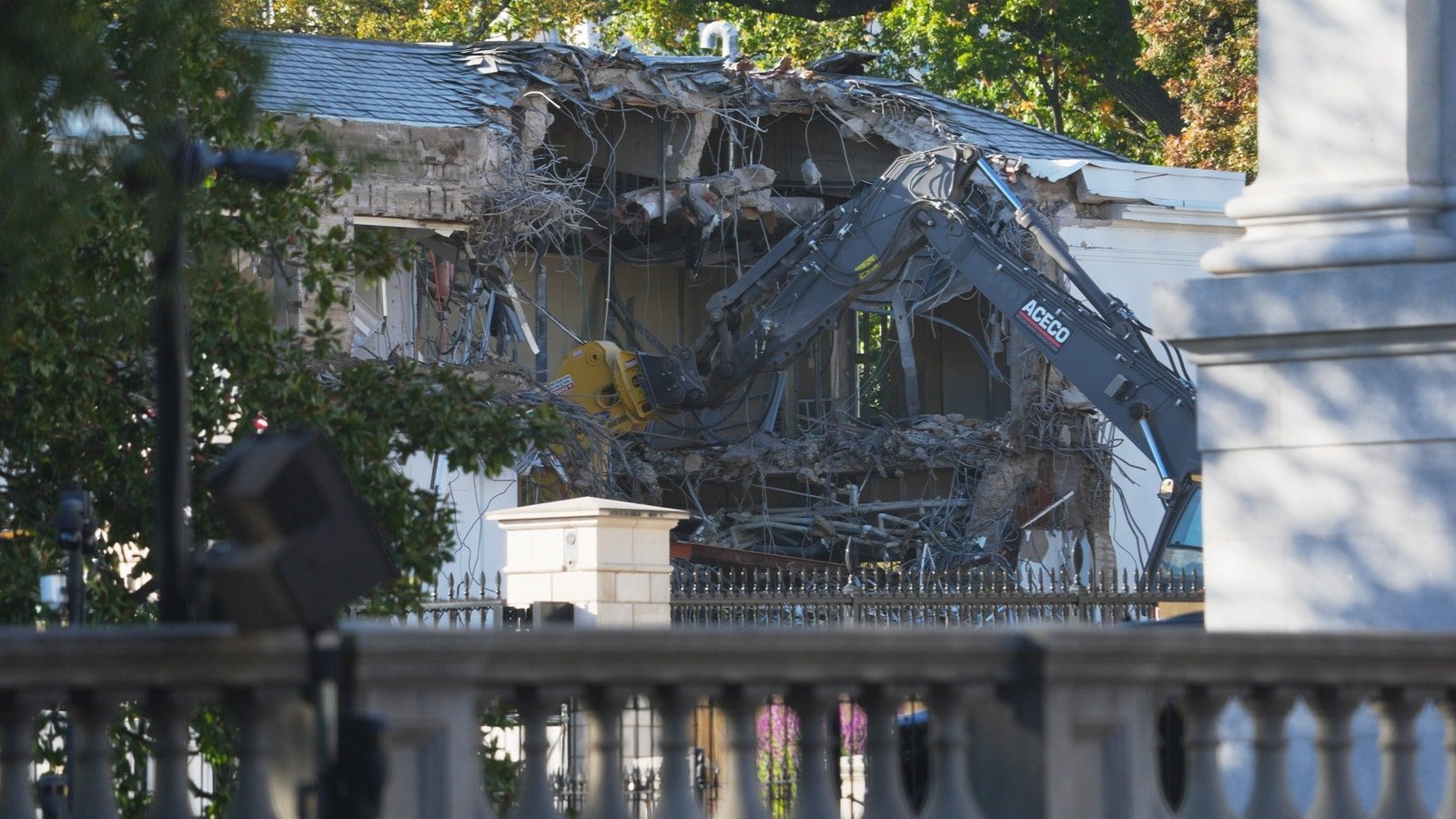 Trump administration begins demolishing part of East Wing for White House ballroom | World News