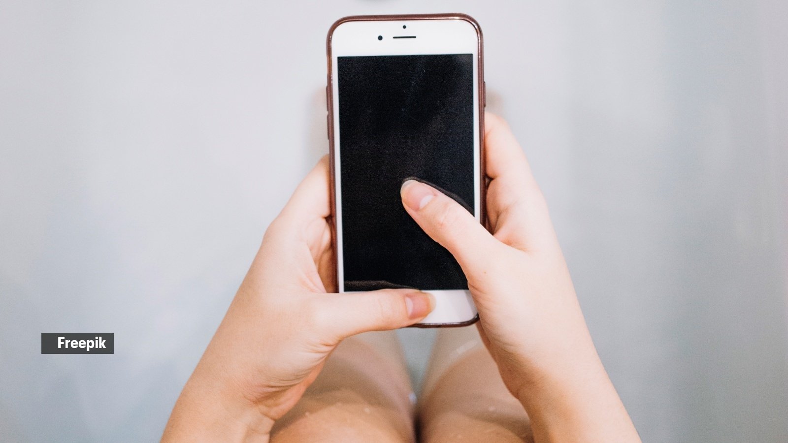 Is it OK to use your phone on the toilet? | Lifestyle News